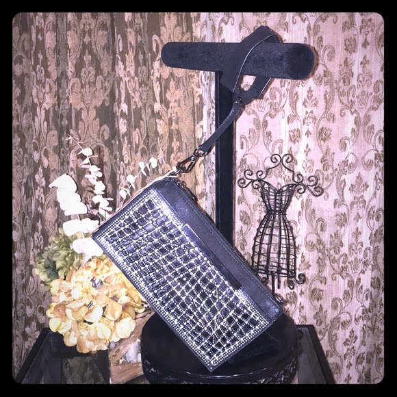 Ohh the possibilities Purse - Picture 1 of 6